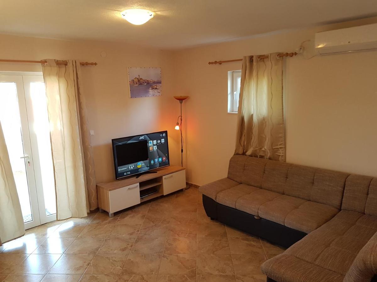 Family Friendly Seaside Apartments Kanica, Rogoznica - 12895 מראה חיצוני תמונה
